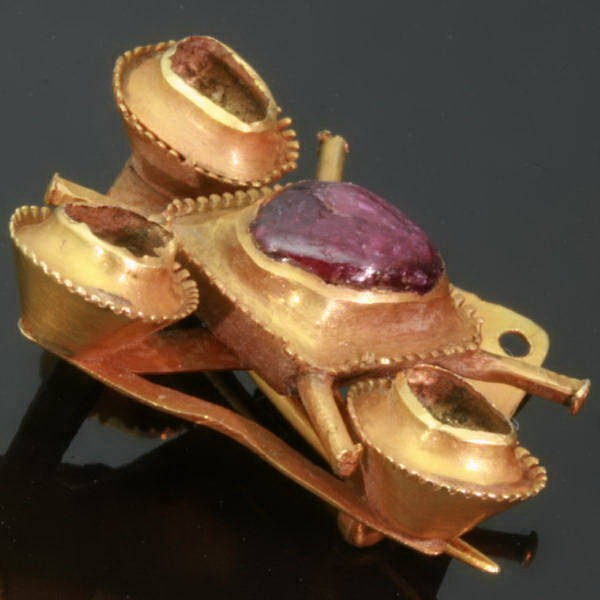 Late medieval early renaissance gold brooch (image 6 of 9)